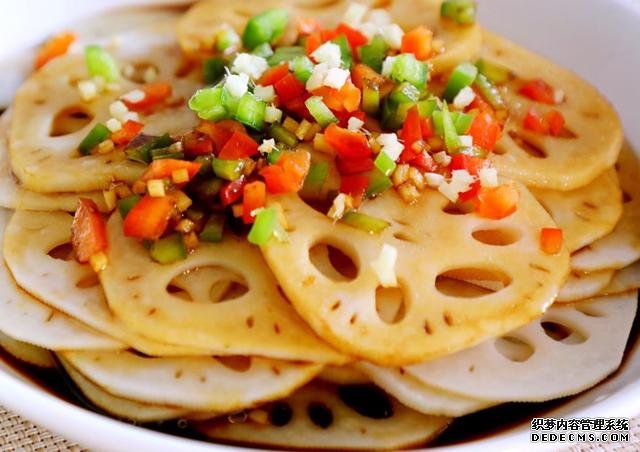 涼拌藕片好吃的正確做法，飯店大廚都在用，脆嫩可口，清爽解膩