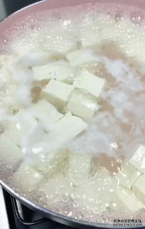 麻婆豆腐的家常做法，口感順滑，麻辣鮮香，這個竅門一定要記住