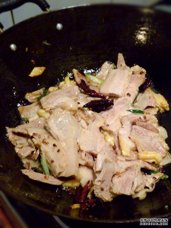 回鍋肉最好吃的做法，好吃又下飯，一人吃一盤(pán)，越吃越想吃