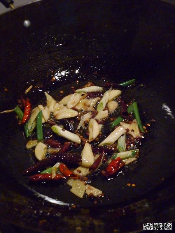 回鍋肉最好吃的做法，好吃又下飯，一人吃一盤(pán)，越吃越想吃