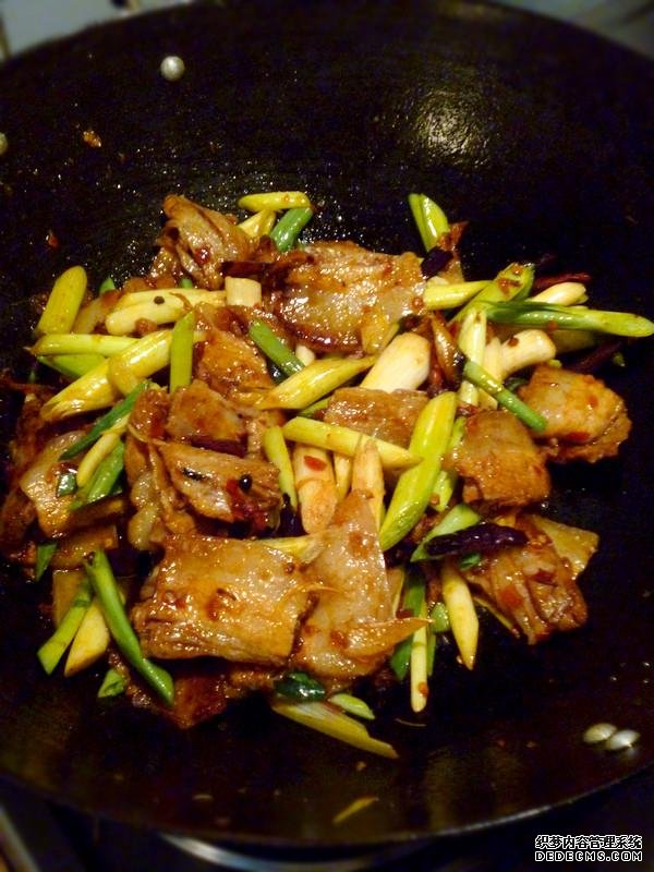 回鍋肉最好吃的做法，好吃又下飯，一人吃一盤(pán)，越吃越想吃