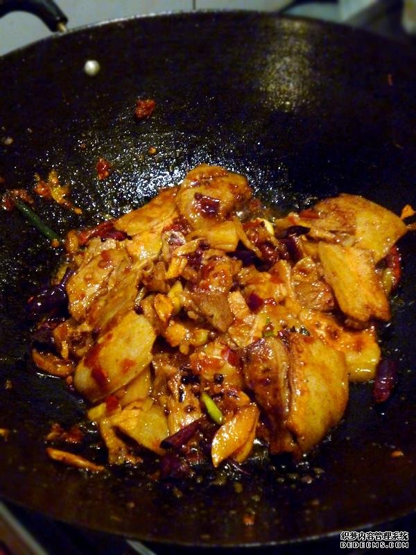 回鍋肉最好吃的做法，好吃又下飯，一人吃一盤(pán)，越吃越想吃