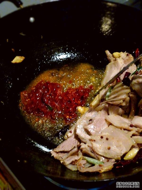 回鍋肉最好吃的做法，好吃又下飯，一人吃一盤(pán)，越吃越想吃