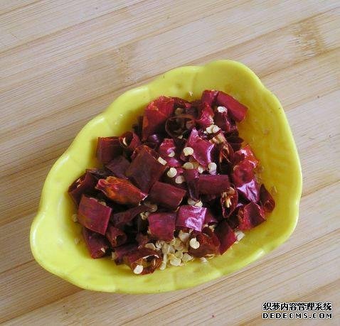 家庭版自制水煮肉，肉嫩軟滑，麻辣鮮香，每次做都不夠吃