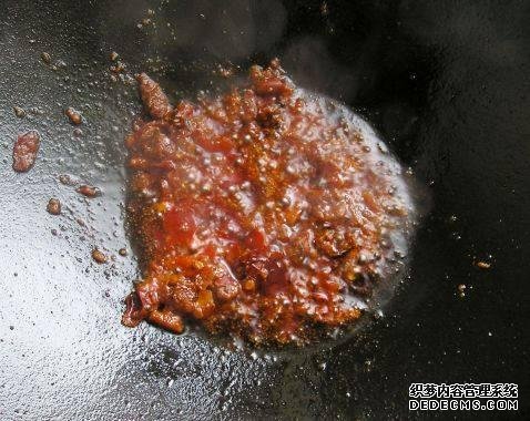 家庭版自制水煮肉，肉嫩軟滑，麻辣鮮香，每次做都不夠吃