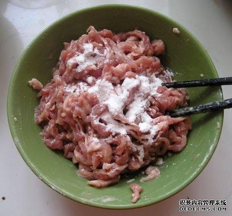 家庭版自制水煮肉，肉嫩軟滑，麻辣鮮香，每次做都不夠吃