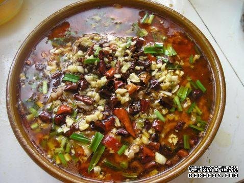 家庭版自制水煮肉，肉嫩軟滑，麻辣鮮香，每次做都不夠吃
