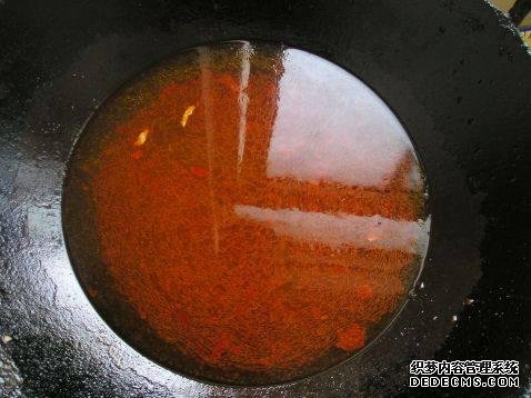家庭版自制水煮肉，肉嫩軟滑，麻辣鮮香，每次做都不夠吃