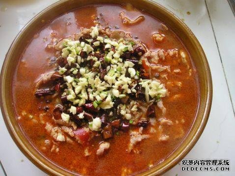 家庭版自制水煮肉，肉嫩軟滑，麻辣鮮香，每次做都不夠吃