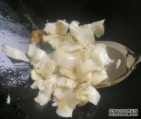 家庭版自制水煮肉，肉嫩軟滑，麻辣鮮香，每次做都不夠吃