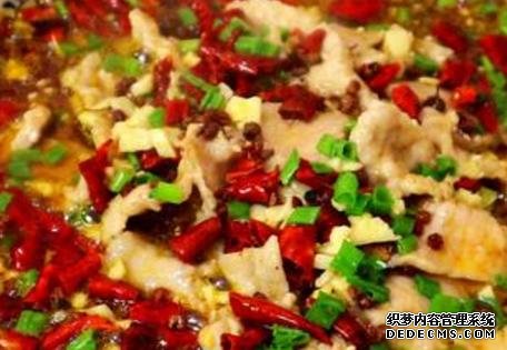 家常菜才是最解饞的，簡單燜一燜，汁鮮肉香，看她饞到舔盤