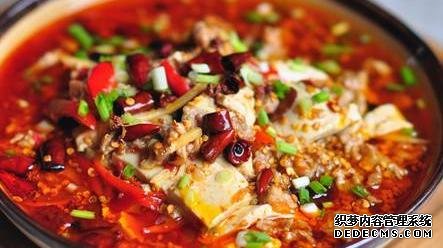 家常菜才是最解饞的，簡單燜一燜，汁鮮肉香，看她饞到舔盤