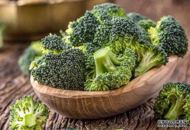 西蘭花和豆腐的口感都特鮮嫩，做上一鍋，一家人吃著美滋滋
