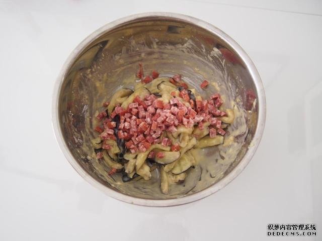 茄子換種做法，搭配牛肉做“披薩”，味道特別值得嘗試