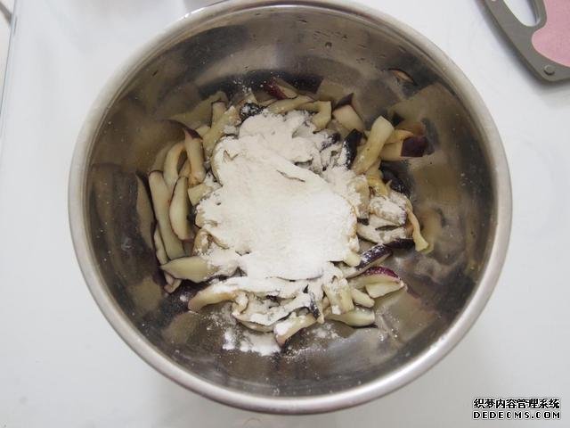 茄子換種做法，搭配牛肉做“披薩”，味道特別值得嘗試