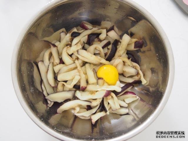 茄子換種做法，搭配牛肉做“披薩”，味道特別值得嘗試