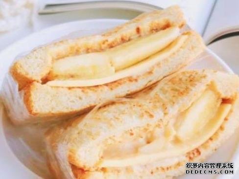香蕉酸奶三明治、芝士紅薯餅、豆腐肉夾這幾道家常菜的做法