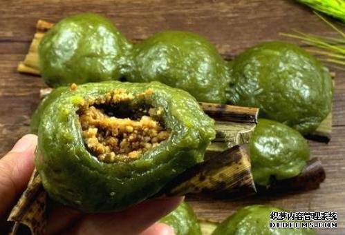 時(shí)近清明，“青團(tuán)”可不能少，油綠如玉，香糯可口，天然綠色小吃