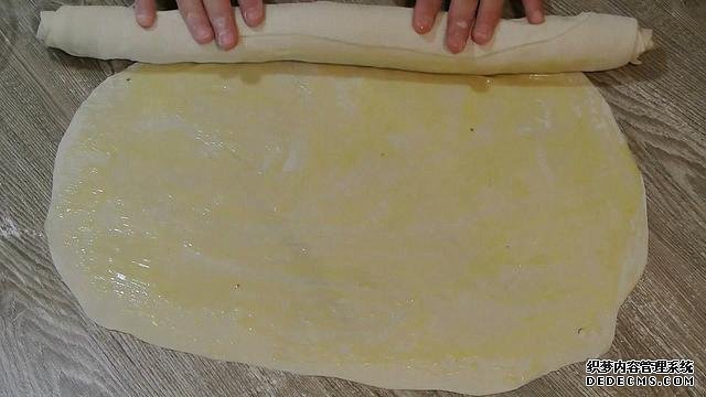 老婆做了20個“烤餃子”，掰開樂壞了：這種餃子皮頭一次見