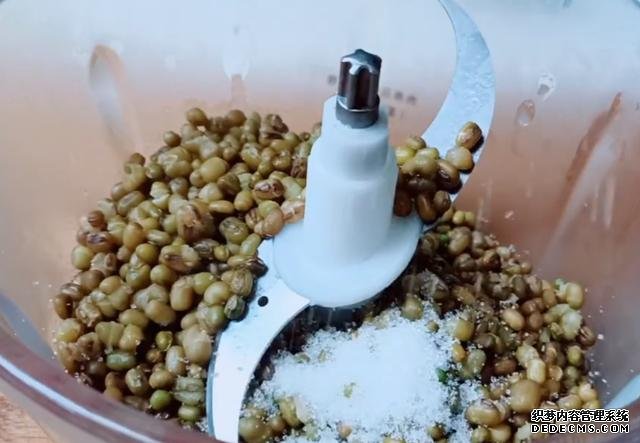 綠豆別熬粥啦，試試這樣做，5元食材做一大盤，孩子吃了還想吃