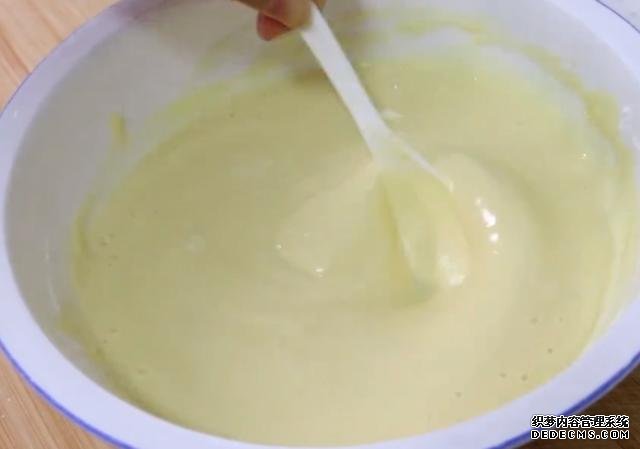 用雞蛋做一道小糕點(diǎn)，不用烤箱，口感綿軟不上火，老人小孩都喜歡