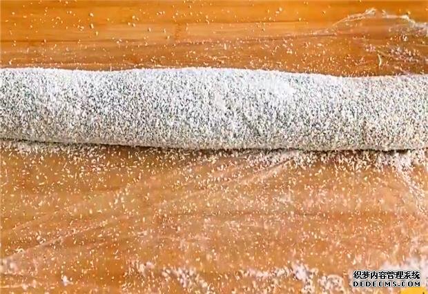 家里糯米粉別浪費了，只需簡單一做，又香又糯，吃一次就難以忘記