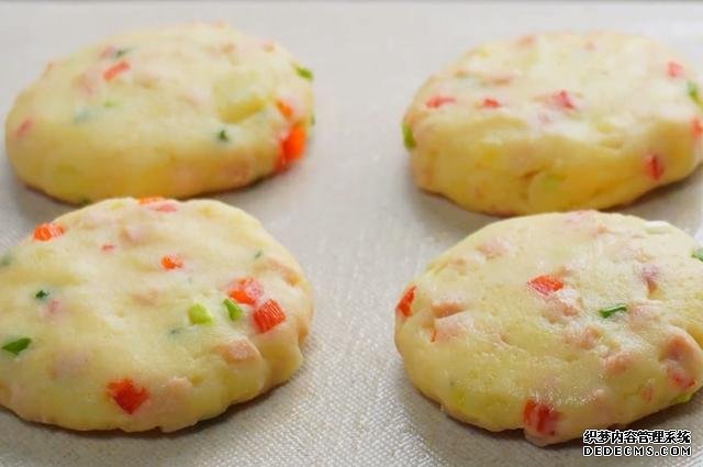 土豆餅最簡(jiǎn)單好吃的做法，外酥里嫩，鮮香又營(yíng)養(yǎng)，全家人都喜歡