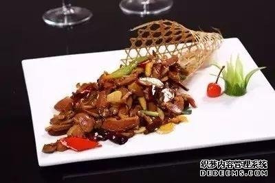 年夜飯推薦：椒麻雞，龍眼臘扣肉，紫蘇醬炒牛肝菌的做法