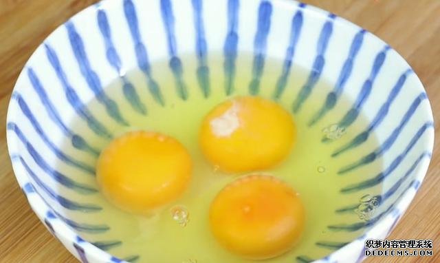 1個(gè)蘋果，3個(gè)雞蛋，教你一個(gè)想不到的做法，連吃10天都不會膩