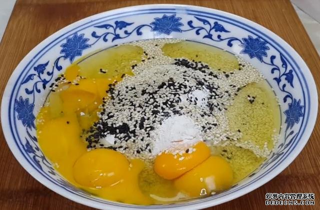第一用芝麻做小饅頭，不蒸不煮不油炸，簡(jiǎn)單又營(yíng)養(yǎng)，真的太好吃了
