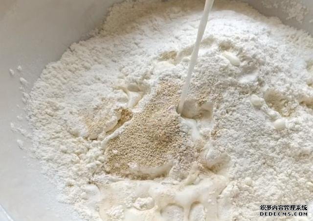 自從知道發(fā)面餅可以這樣做，我天天不起早了，5分鐘搞定涼了不硬