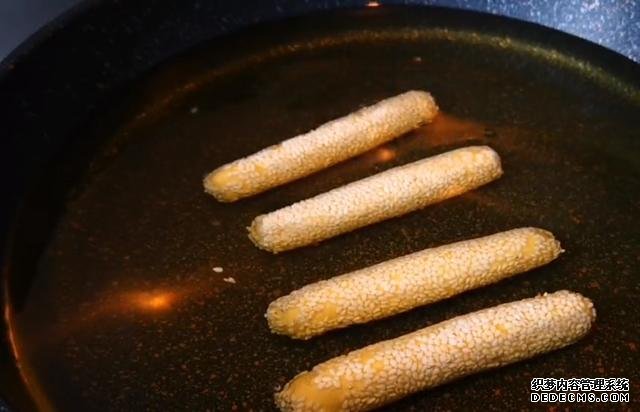 地瓜這樣做才好吃，不用煮不用燉，簡(jiǎn)單搓一搓，外酥里糯太香了