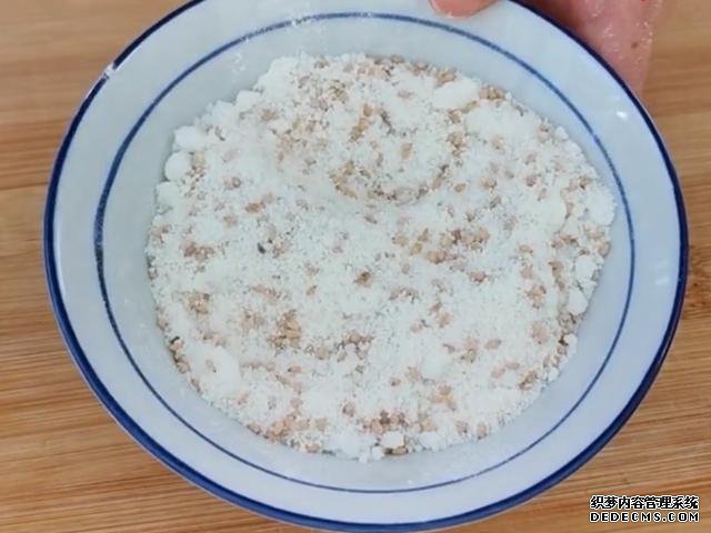 外面買3元一個(gè)掉渣小酥餅，自己做成本不到5毛，可烤可烙做法簡(jiǎn)單