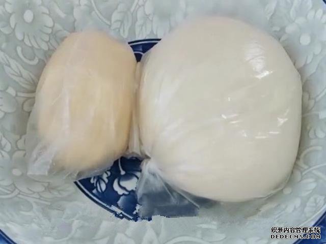 外面買3元一個(gè)掉渣小酥餅，自己做成本不到5毛，可烤可烙做法簡(jiǎn)單