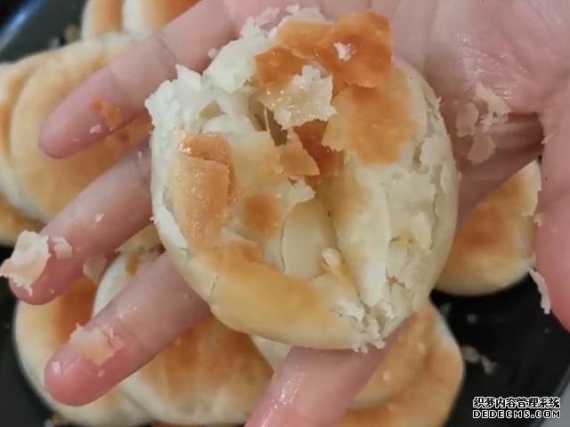 外面買3元一個(gè)掉渣小酥餅，自己做成本不到5毛，可烤可烙做法簡(jiǎn)單