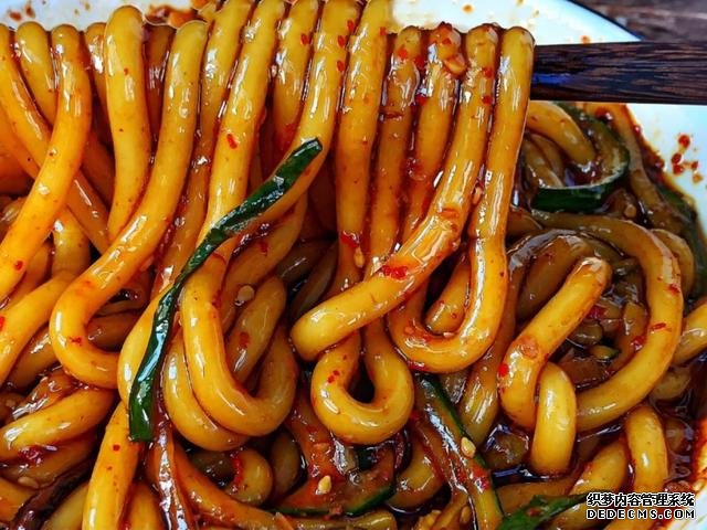 一吃就上癮的酸辣土豆粉，在家3塊錢做一大碗，酸辣爽口又開胃