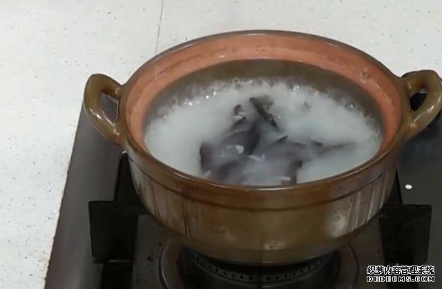 海參還能這樣吃：詳細(xì)泡發(fā)方法和做法步驟，滋補(bǔ)養(yǎng)顏，強(qiáng)身抗衰老