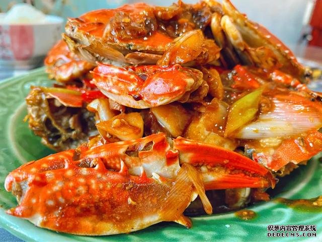 螃蟹不是只有清蒸一種做法，教你一道爆炒海蟹，口感鮮香且入味