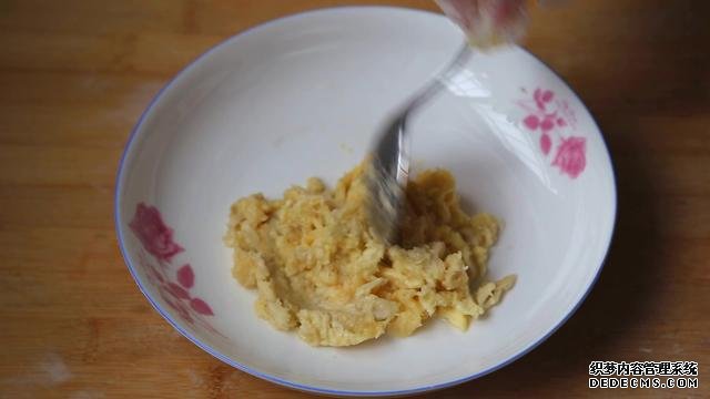 懶人烘焙榴蓮酥，外焦里嫩，香味濃郁，外皮酥脆不膩，滿嘴留香
