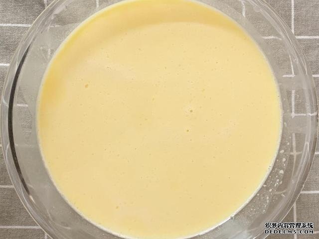 教你做超級簡單的千層蛋糕，只用平底鍋就能做，層層香甜，太好吃