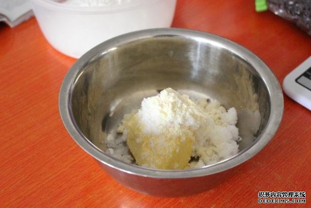 蜜豆酥，濃濃的奶香，軟軟的口感，甜蜜蜜的味道