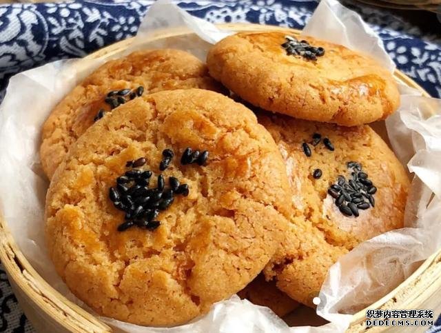 酥得掉渣的核桃酥，香味十足，在家也能做了