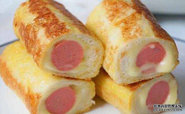 5分鐘快手早餐！咬一口就爆漿的吐司卷