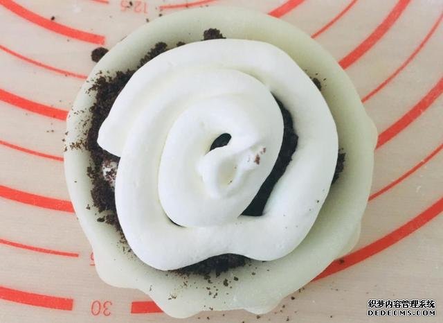 宅在家里做甜品雪媚娘，軟軟糯糯，入口即化，做法超簡(jiǎn)單，零失敗