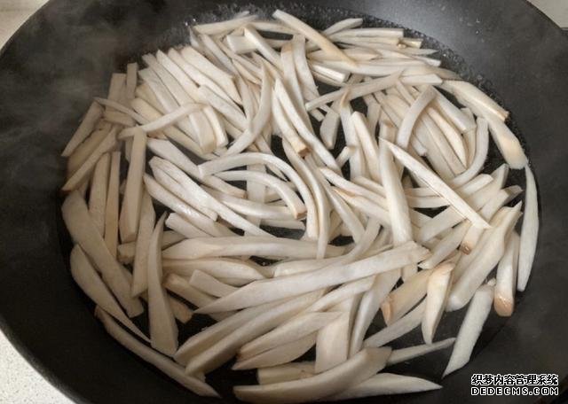 蠔油杏鮑菇，鮮嫩多汁，做法快手簡單，好吃到停不下來