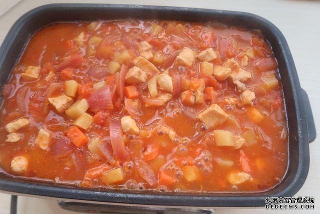 芝士控不可錯過的番茄雞肉焗飯，無敵拉絲