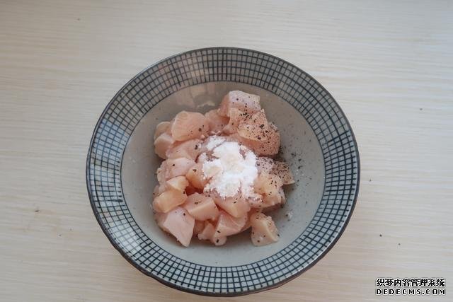 芝士控不可錯過的番茄雞肉焗飯，無敵拉絲