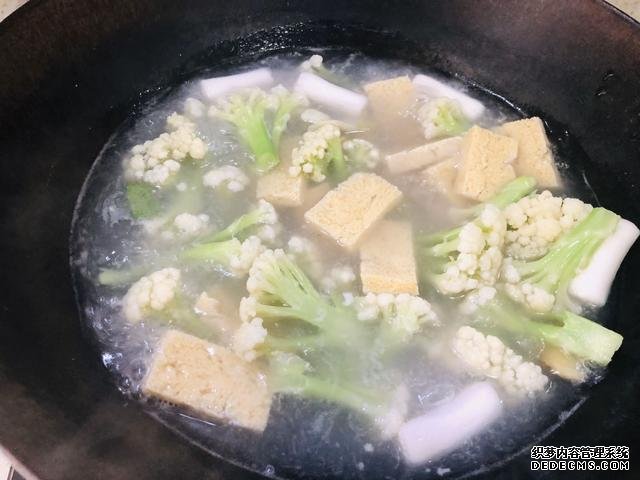 天熱沒食欲，我家就來一碗這個(gè)開胃菜，快速上桌，麻辣鮮香特過癮