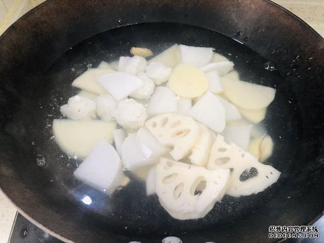 天熱沒食欲，我家就來一碗這個(gè)開胃菜，快速上桌，麻辣鮮香特過癮