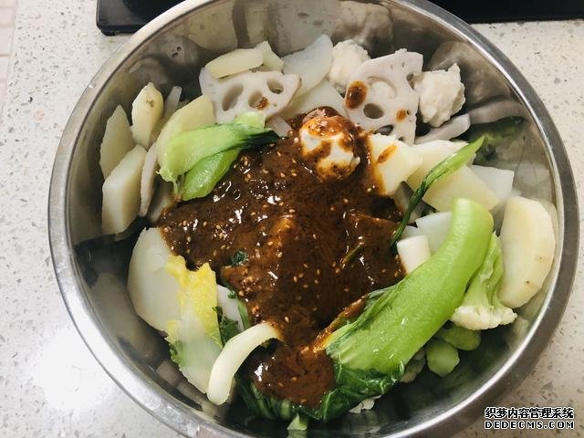 天熱沒食欲，我家就來一碗這個(gè)開胃菜，快速上桌，麻辣鮮香特過癮